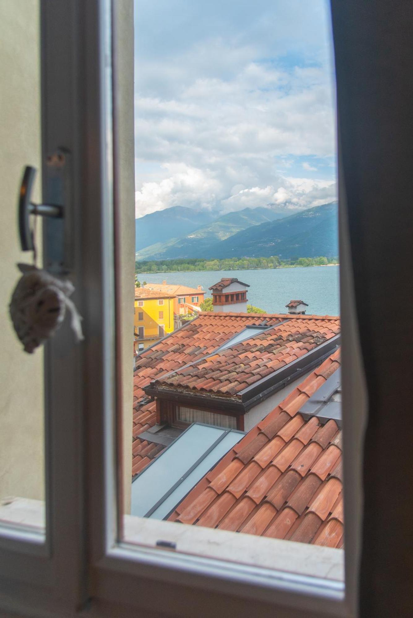 Tra Il Borgo E Il Lago Lovere Luaran gambar